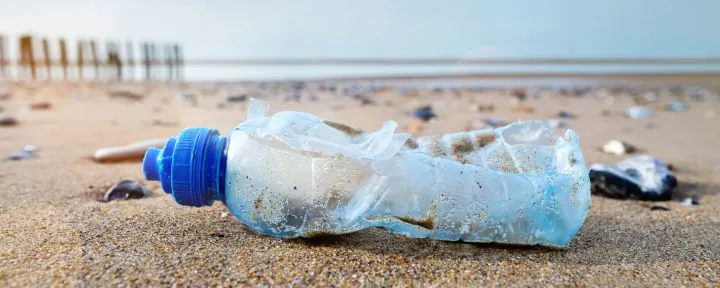 Plástico nas praias brasileiras: Um raio-X